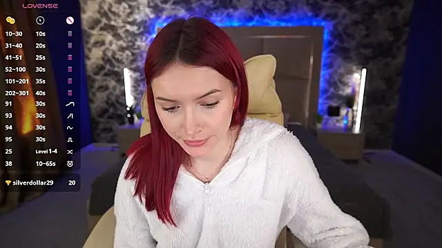 Snapshot of MilaSecrett chatting on 02.28.25 MilaSecrett online show from 02.28.25