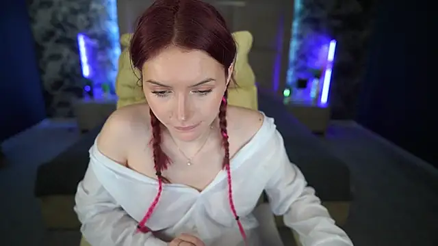 Snapshot of MilaSecrett chatting on 03.15.25 MilaSecrett online show from 03.15.25