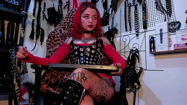 Snapshot of Agatha_BDSM chatting on 01.13.25 Agatha BDSM online show from 01.13.25