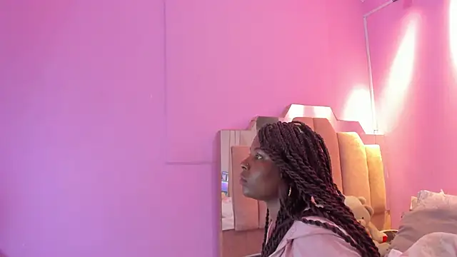 LoveQueen2 online show from 11.30.25