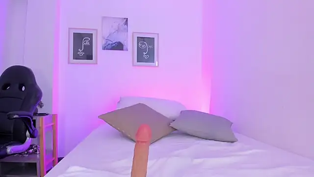 emelie 89 online show from 03.04.25