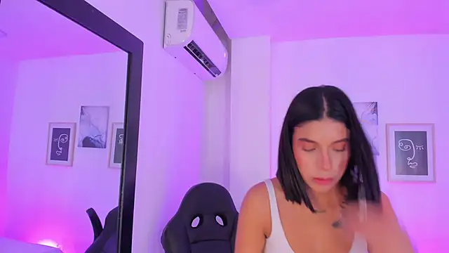 emelie 89 online show from 03.13.25