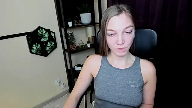 EmillyPlay online show from 02.12.25