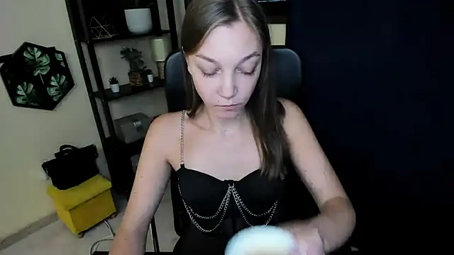 EmillyPlay online show from 10.21.25