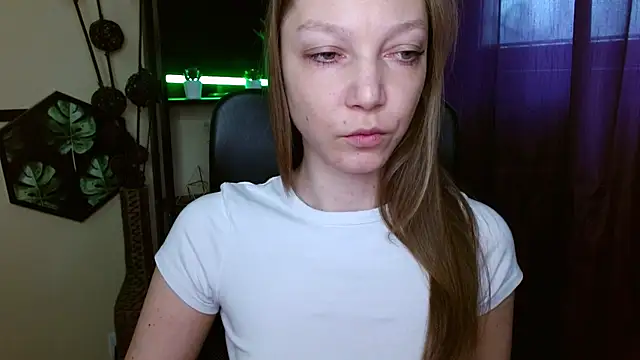 EmillyPlay online show from 04.09.26