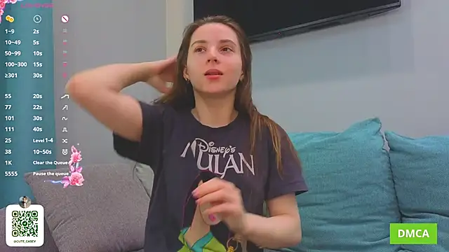 Snapshot of DonnaBurkee chatting on 10.31.25 DonnaBurkee online show from 10.31.25