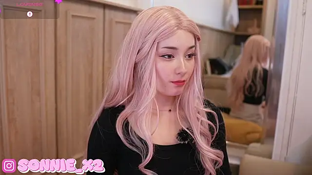 Snapshot of Sonnie_ chatting on 02.10.25 Sonnie online show from 02.10.25