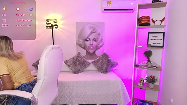 Snapshot of SALOOMEE__ chatting on 01.31.25 SALOOMEE online show from 01.31.25