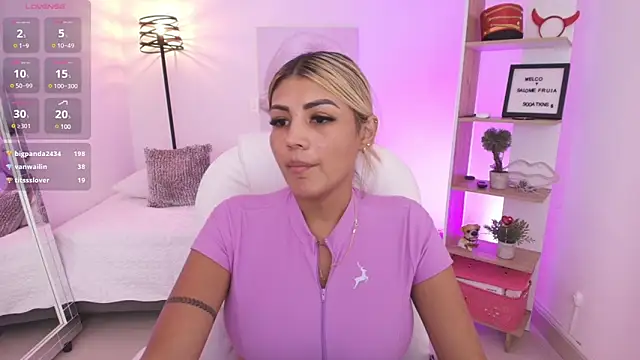 Snapshot of SALOOMEE__ chatting on 02.05.25 SALOOMEE online show from 02.05.25