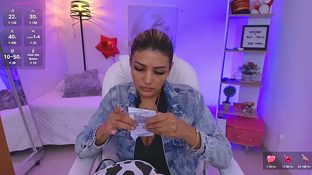 Snapshot of SALOOMEE__ chatting on 03.08.25 SALOOMEE online show from 03.08.25