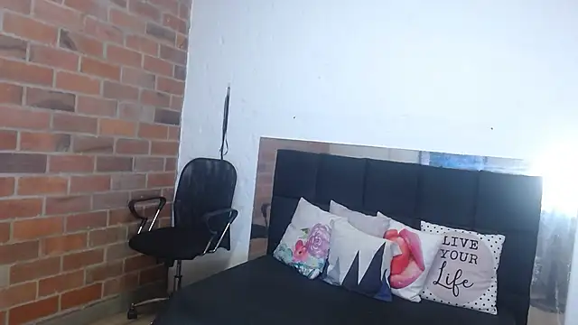 Snapshot of arenita__stone chatting on 02.28.25 arenita stone online show from 02.28.25