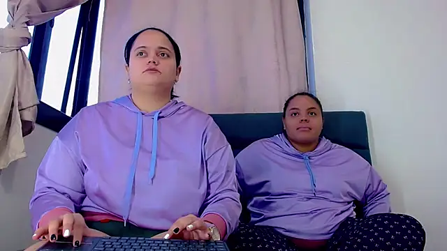 brunnette hot online show from 11.30.25