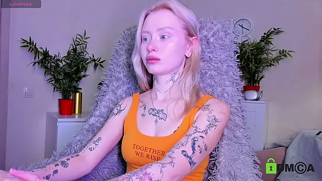 Snapshot of MalenaErnman chatting on 12.08.24 MalenaErnman online show from 12.08.24