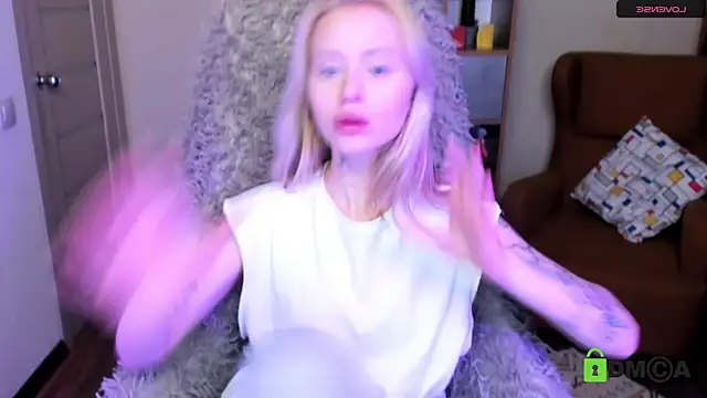 Snapshot of MalenaErnman chatting on 12.22.24 MalenaErnman online show from 12.22.24