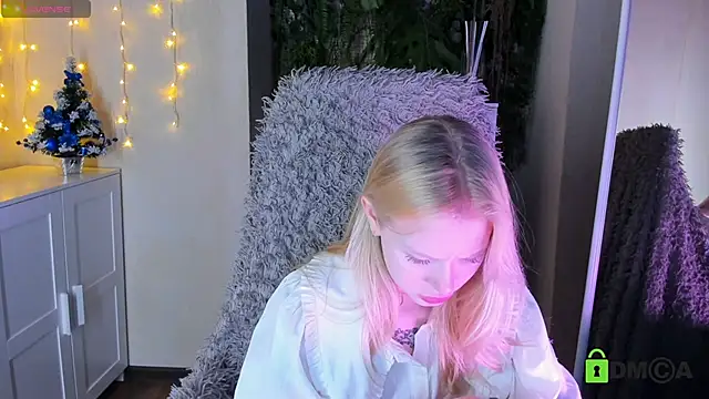 Snapshot of MalenaErnman chatting on 12.27.24 MalenaErnman online show from 12.27.24