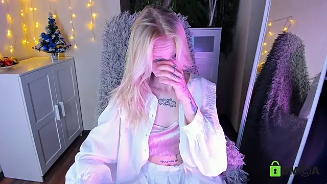 Snapshot of MalenaErnman chatting on 12.27.24 MalenaErnman online show from 12.27.24