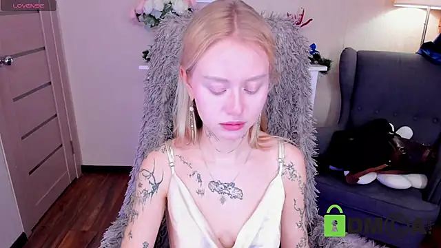 Snapshot of MalenaErnman chatting on 01.12.25 MalenaErnman online show from 01.12.25