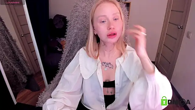 Snapshot of MalenaErnman chatting on 01.16.25 MalenaErnman online show from 01.16.25