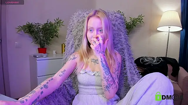 Snapshot of MalenaErnman chatting on 01.25.25 MalenaErnman online show from 01.25.25