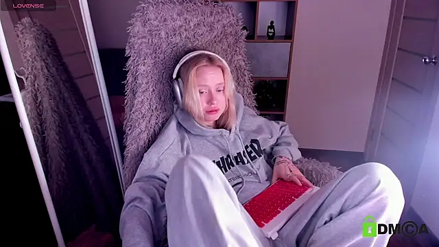 Snapshot of MalenaErnman chatting on 01.26.25 MalenaErnman online show from 01.26.25