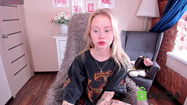 Snapshot of MalenaErnman chatting on 02.20.25 MalenaErnman online show from 02.20.25