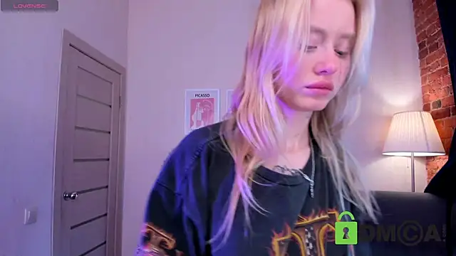 Snapshot of MalenaErnman chatting on 02.20.25 MalenaErnman online show from 02.20.25