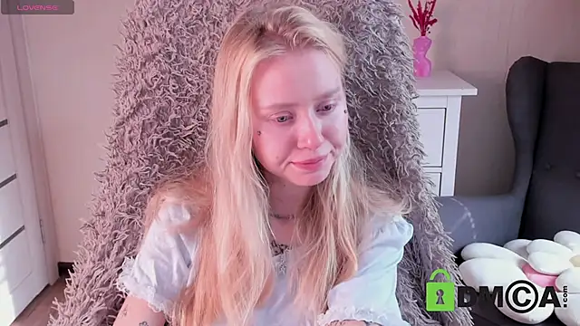 Snapshot of MalenaErnman chatting on 10.08.25 MalenaErnman online show from 10.08.25