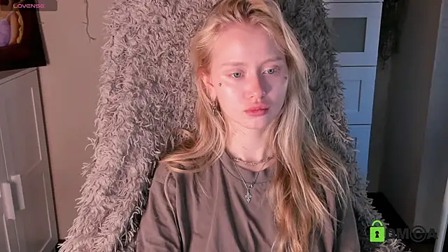 Snapshot of MalenaErnman chatting on 10.09.25 MalenaErnman online show from 10.09.25