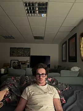 Snapshot of hardmecl chatting on 12.11.24 hardmecl online show from 12.11.24