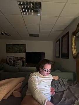 Snapshot of hardmecl chatting on 01.08.25 hardmecl online show from 01.08.25