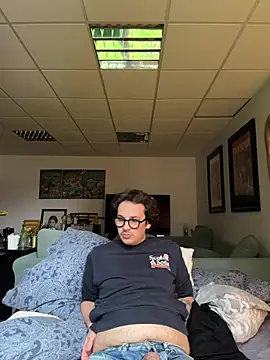 Snapshot of hardmecl chatting on 01.17.25 hardmecl online show from 01.17.25