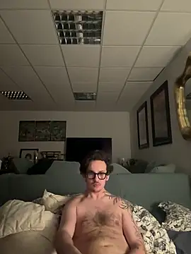 Snapshot of hardmecl chatting on 02.28.25 hardmecl online show from 02.28.25