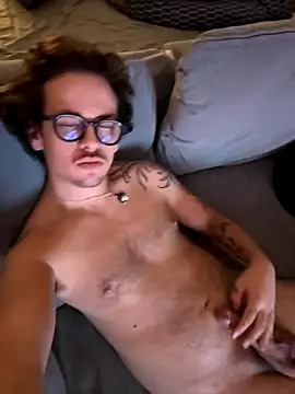 Snapshot of hardmecl chatting on 10.20.25 hardmecl online show from 10.20.25