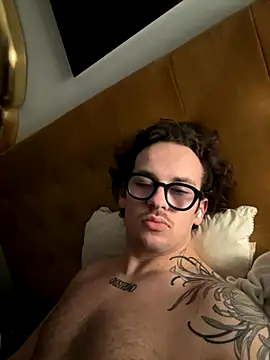 Snapshot of hardmecl chatting on 11.17.25 hardmecl online show from 11.17.25