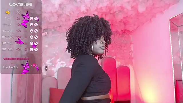 Snapshot of puca_ebony chatting on 05.19.26 puca ebony online show from 05.19.26
