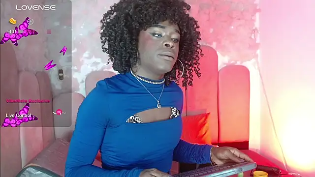 Snapshot of puca_ebony chatting on 05.26.26 puca ebony online show from 05.26.26