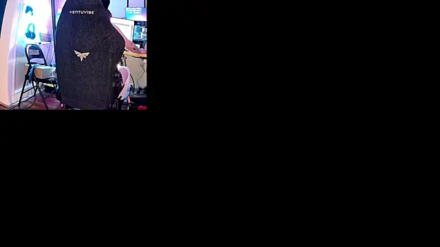 Snapshot of famousALYX chatting on 07.16.26 famousALYX online show from 07.16.26
