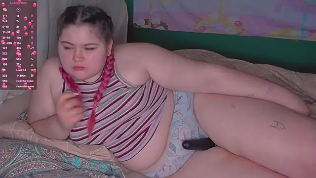 Freakcute  online show from 03.17.25