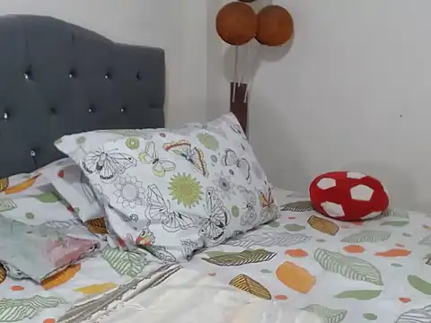 Snapshot of Chantal_hott chatting on 03.15.25 Chantal hott online show from 03.15.25