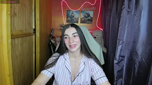 Fiery Brunette  online show from 01.23.25