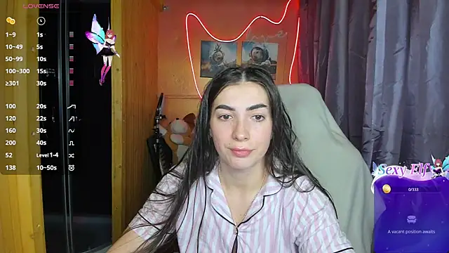 Fiery Brunette  online show from 02.17.25