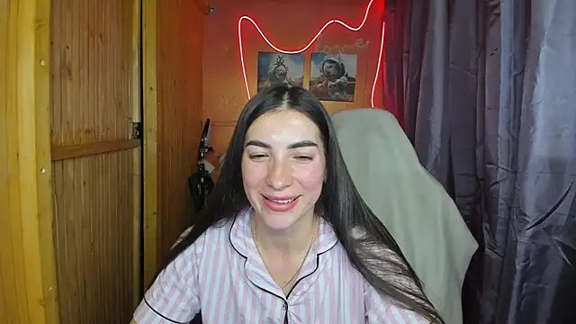 Fiery Brunette  online show from 02.19.25