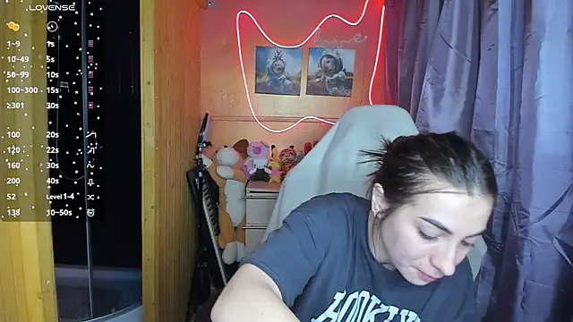 Fiery Brunette  online show from 02.24.25