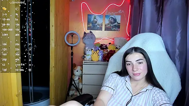 Fiery Brunette  online show from 09.23.25