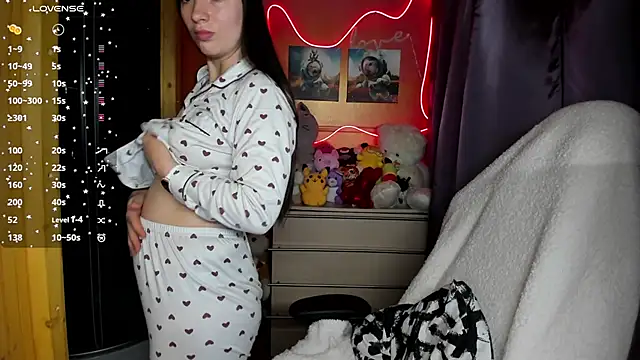 Fiery Brunette  online show from 09.25.25