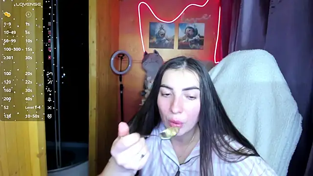 Fiery Brunette  online show from 10.11.25