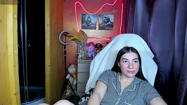 Fiery Brunette  online show from 11.29.25