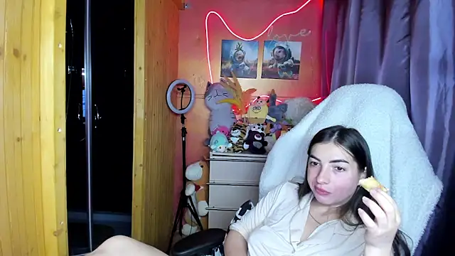 Snapshot of Fiery_Brunette_ chatting on 04.25.26 Fiery Brunette online show from 04.25.26