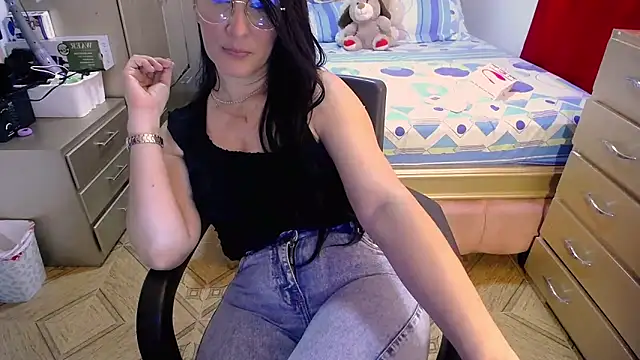 Snapshot of BitterMomXxx chatting on 02.26.25 BitterMomXxx online show from 02.26.25