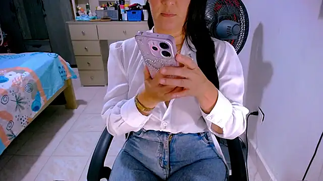 BitterMomXxx online show from 06.26.26